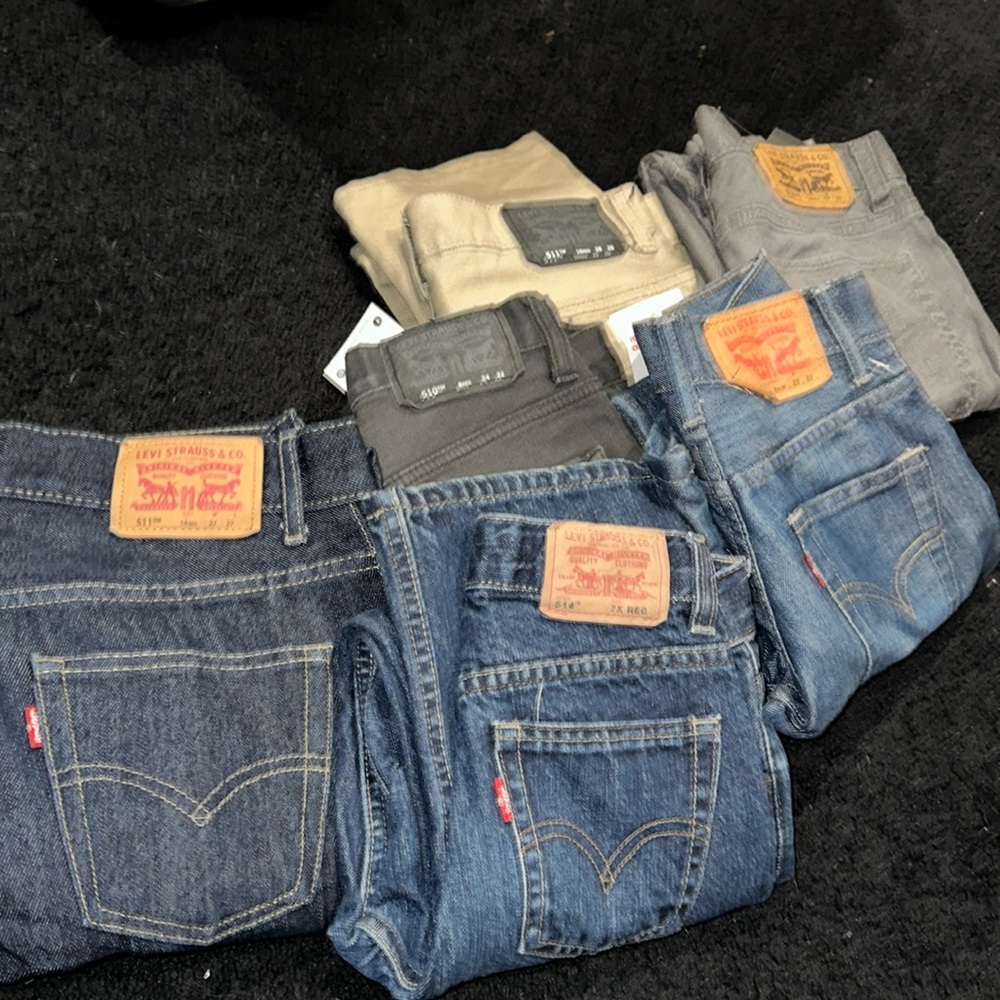 LOT of 6 Levi boys jeans